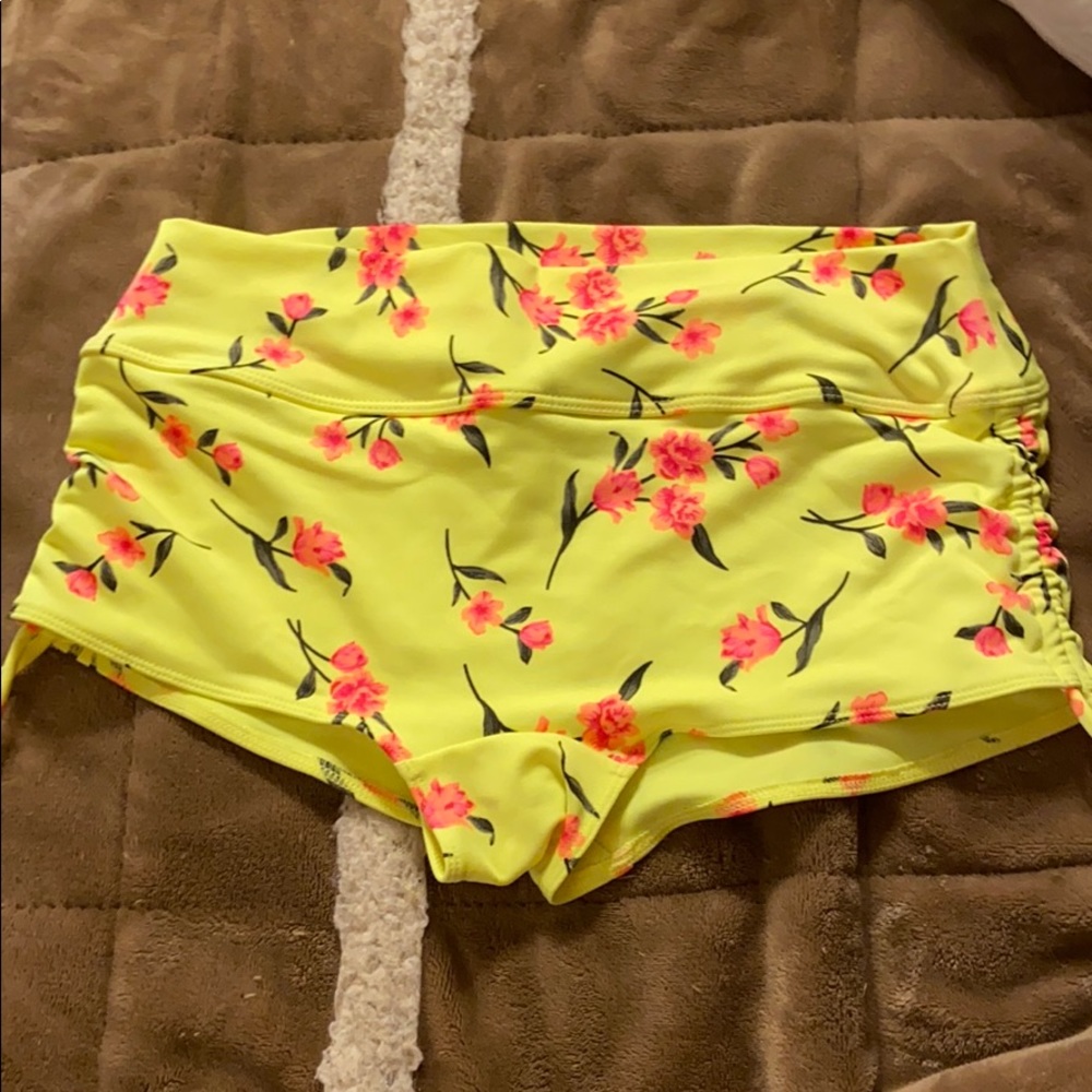New with tags size small gym to swim